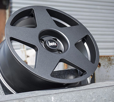 Bola B10
