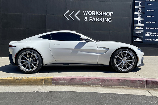 Фото дисков CEC C111 Глянцевый лак на Aston Martin Vantage 4