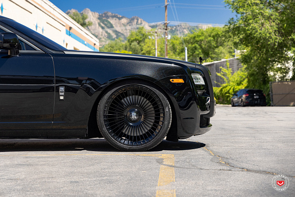 Фото дисков Vossen S17-16 Черный глянец на Rolls-Royce Ghost II