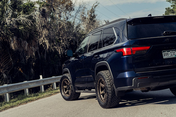 Фото дисков 4PLAY 4PS63 Сатиновая бронза на Toyota Sequoia III