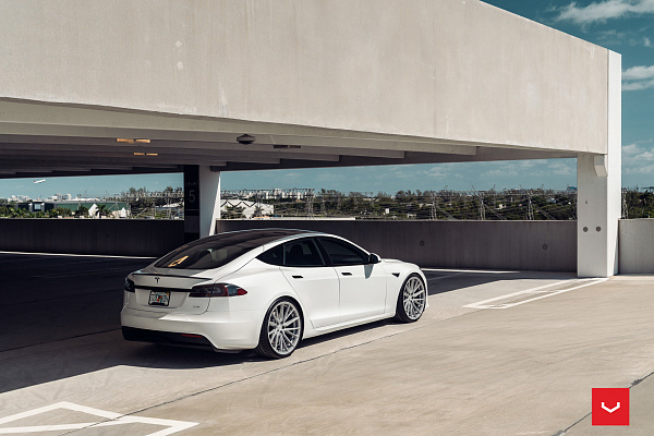 Фото дисков Vossen HF-4T Серебро на Tesla Model S