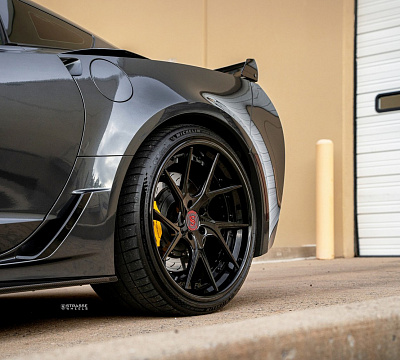 Фото дисков Strasse Wheels SM5RT Deep Concave FS на Chevrolet Corvette C7