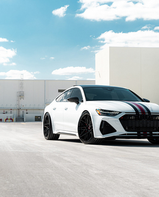 Фото дисков HF-7 Черный глянец на Audi A/RS 7 (4K)
