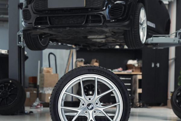 Фото дисков Bola FLE Сатиновый лак на MINI Cooper III