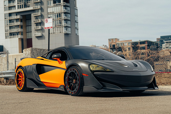 Фото дисков Brixton Forged FDE11 Aerotech Черный сатин на McLaren 600