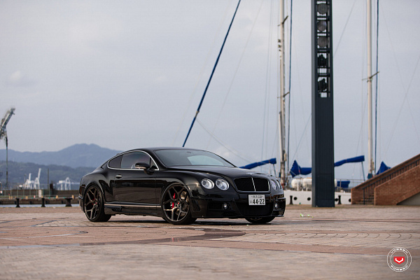 Фото дисков Vossen CG-205 Черный глянец на Bentley Continental GT II