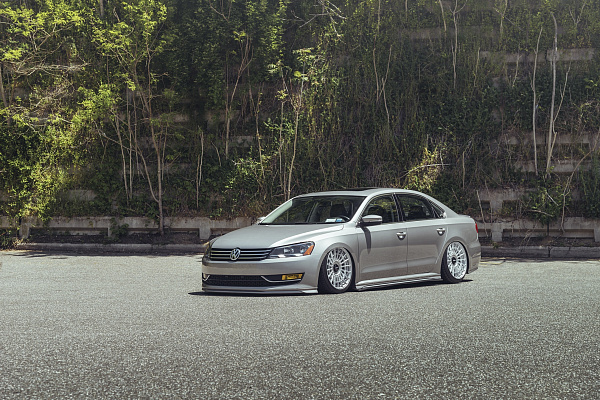 Фото дисков Rotiform LAS-R Сатиновый лак на Volkswagen Passat B8