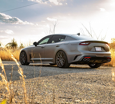 Фото дисков Vossen HF-2 на Kia Stinger