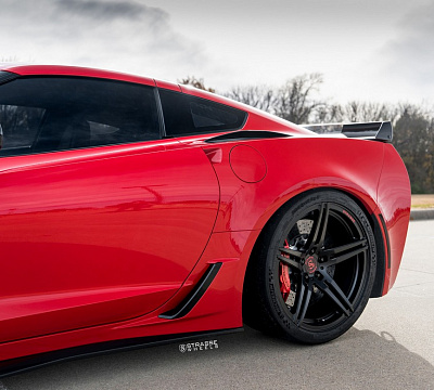 Фото дисков Strasse Wheels SP5R Deep Concave Monoblock на Chevrolet Corvette C7