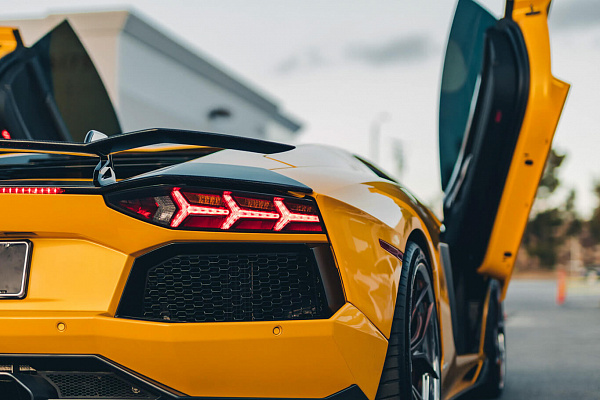 Фото дисков HRE S111SC Сатиновая темная медь на Lamborghini Aventador