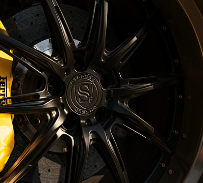 Фото дисков Strasse Wheels SV10-RS Performance на Ferrari 458