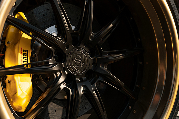 Фото дисков Strasse Wheels SV10-RS Performance Черный матовый на Ferrari 458