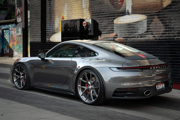 Фото дисков HRE P101 Глянцевый темный лак на Porsche 911 VIII