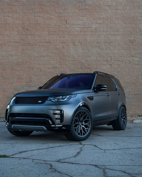 Фото дисков HF-2 Сатиновый графит на Land Rover Discovery V