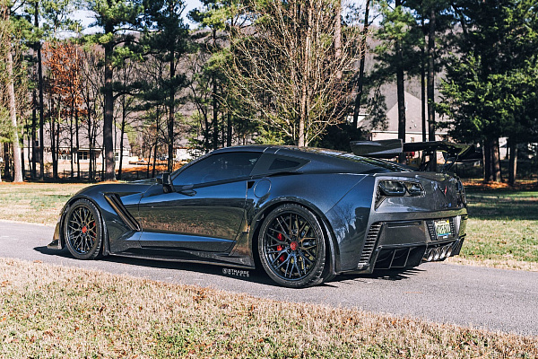Фото дисков Strasse Wheels SV10M Deep Concave FS Другой цвет на Chevrolet Corvette C7