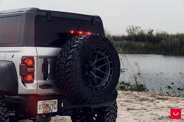 Фото дисков Vossen HFX-1 (6-Lug) Черный глянец на Ford Bronco