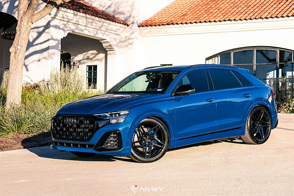 Фото дисков Anrky S1-X3 Черный глянец на Audi Q8