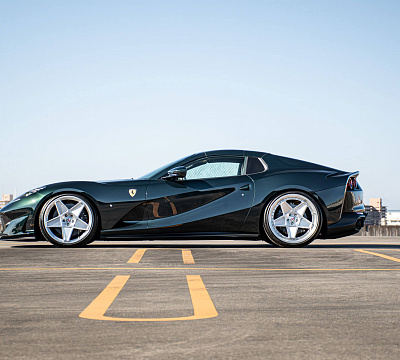 Фото дисков HRE 505M на Ferrari 812