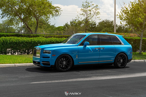 Фото дисков Anrky AN20 Черный глянец на Rolls-Royce Cullinan