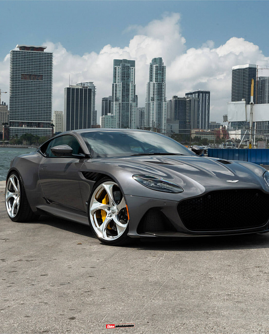 Фото дисков 522M Полированный лак на Aston Martin DBS 3