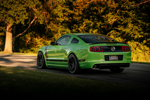 Фото дисков American Racing MACH FIVE Черный глянец на Ford Mustang V