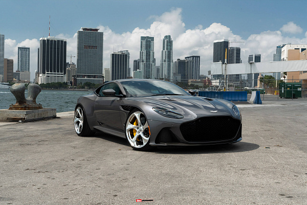 Фото дисков HRE 522M Полированный лак на Aston Martin DBS 3