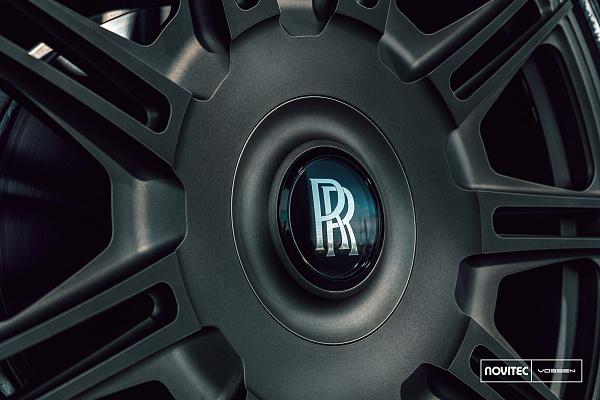 Фото дисков NOVITEC SP2 Сатиновый темный лак на Rolls-Royce Cullinan