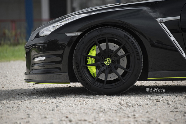 Фото дисков Strasse Wheels SV1 Deep Concave Monoblock Черный сатин на Nissan GT-R