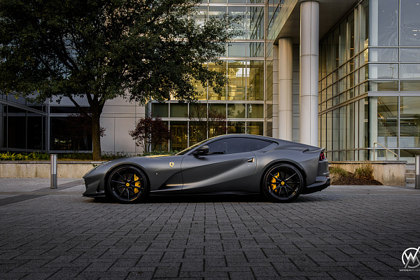 Фото дисков Vossen EVO-2 Черный глянец на Ferrari 812