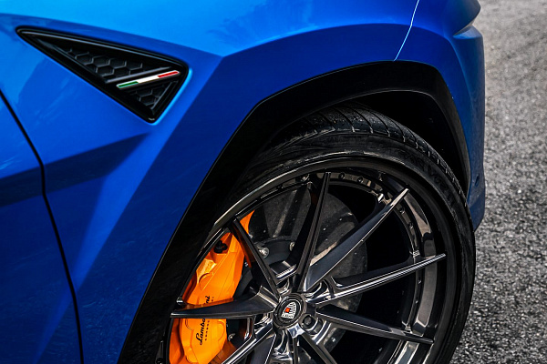 Фото дисков Anrky AN38 Глянцевый темный лак на Lamborghini Urus