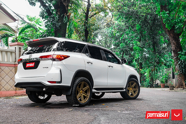 Фото дисков Vossen HF6-2 Глянцевое темное золото на Toyota Fortuner II