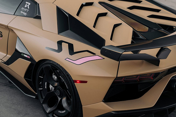 Фото дисков Brixton Forged NC01-R Черный сатин на Lamborghini Aventador