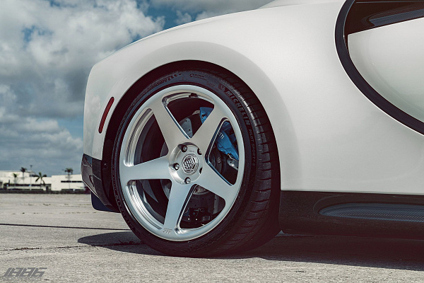 Фото дисков 1886 Wheels S005 Сатиновый лак на Bugatti Chiron