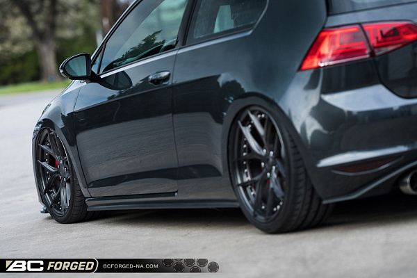 Фото дисков BC Forged HCS21 Глянцевый темный лак на Volkswagen Golf VII