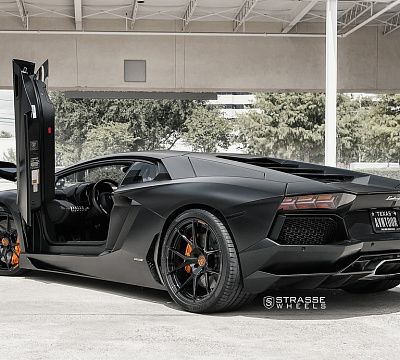 Фото дисков Strasse Wheels SM5R Deep Concave Monoblock на Lamborghini Aventador