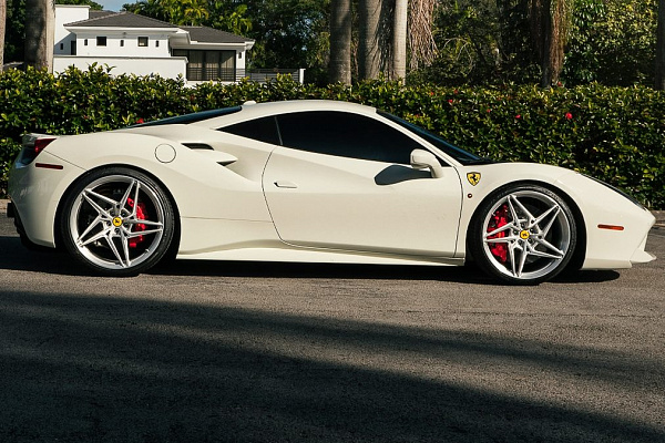 Фото дисков Anrky S1-X3 Глянцевый лак на Ferrari 488