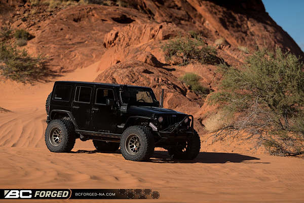 Фото дисков BC Forged LE72 // MLE72 Сатиновая бронза на Jeep Wrangler III (JK)