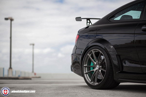 Фото дисков HRE P104 Глянцевый темный лак на Mercedes-Benz C-Class (W204)