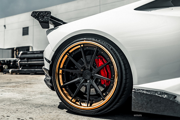 Фото дисков Strasse Wheels SV10 Deep Concave FS Другой цвет на Lamborghini Huracan