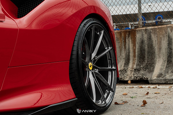 Фото дисков Anrky AN12 Глянцевый темный лак на Ferrari F8