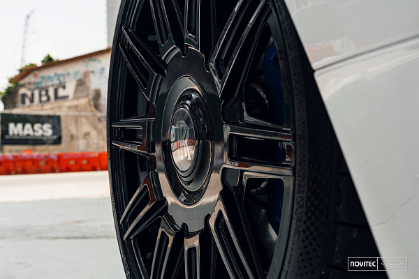 Фото дисков NOVITEC SP2 Черный глянец на Rolls-Royce Wraith