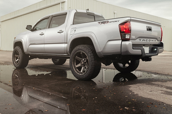 Фото дисков 4PLAY 4P63 Сатиновая темная бронза на Toyota Tacoma III
