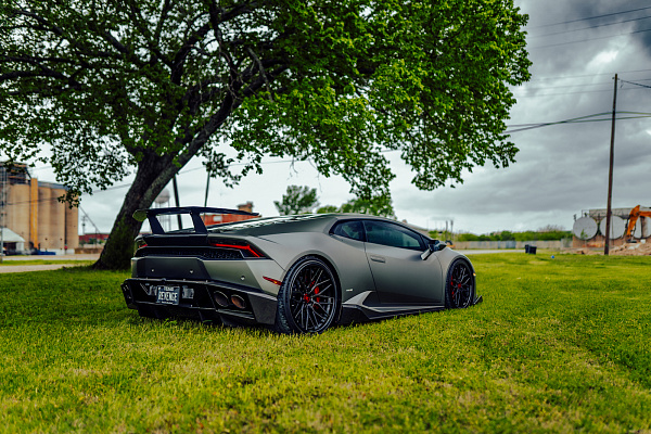 Фото дисков Strasse Wheels SV10M Deep Concave FS Другой цвет на Lamborghini Huracan
