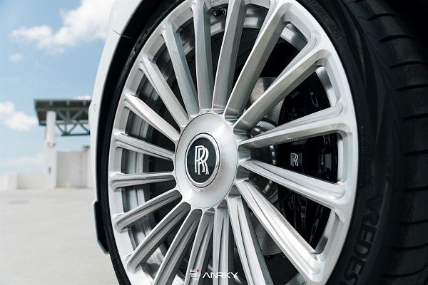 Фото дисков Anrky RF-282 Глянцевый лак на Rolls-Royce Cullinan