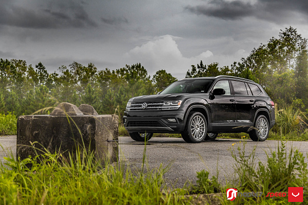 Фото дисков Vossen VFS-2 Серебро на Volkswagen Atlas