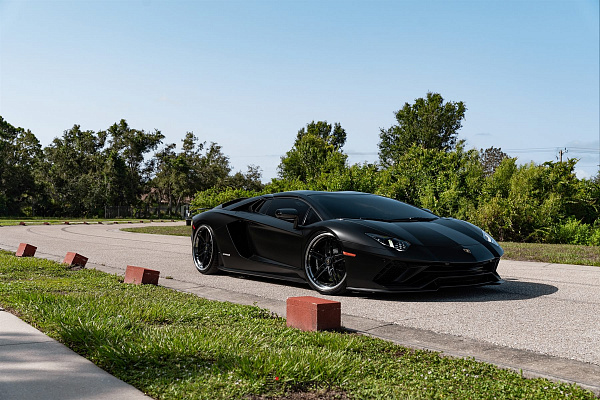 Фото дисков Anrky AN37 Черный глянец на Lamborghini Aventador
