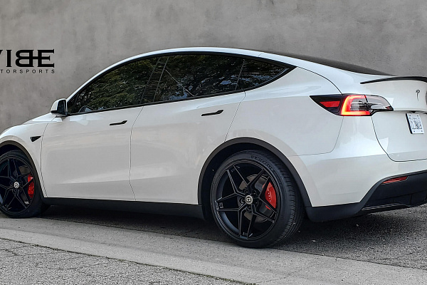 Фото дисков HRE FF11 Черный сатин на Tesla Model Y