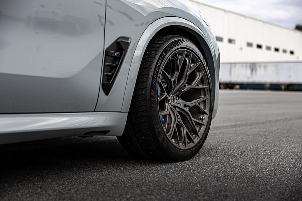 Фото дисков Brixton Forged PF13 R / RS Сатиновый темный лак на BMW X5/X5 M (G05/G18/F95)