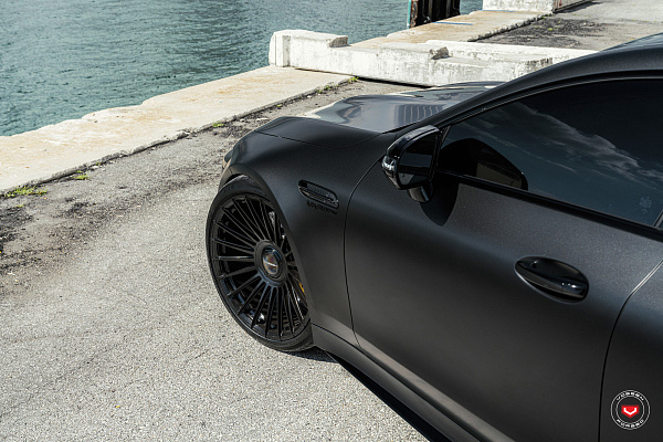 Фото дисков Vossen S17-13 Черный глянец на Mercedes-Benz AMG GT I