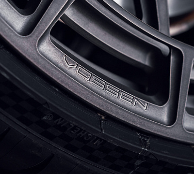 Фото дисков Vossen LC3-01 на Tesla Model S
